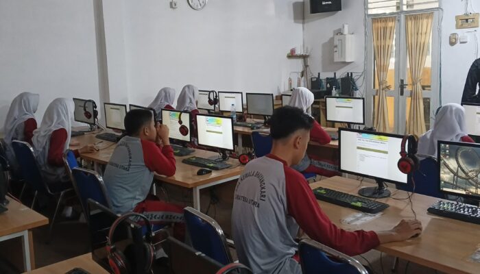 Brimob Polda Sumut Kawal Tes Psikologi Ekstrakurikuler di SMA Kemala Bhayangkari 1 Medan
