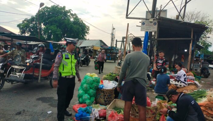 Sat Lantas Polres Tanjungbalai Ajak Pedagang Pasar Suprapto Tertib Berjualan
