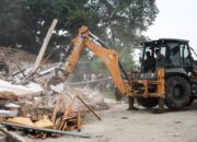 Diduga Lokasi Peredaran Narkoba, Kafe Remang Remang Di Hancurkan