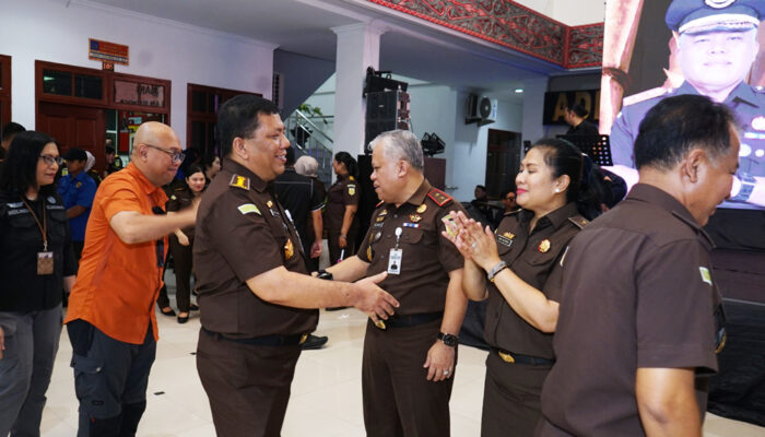Moment Haru Perpisahan Pegawai Kejatisu Dengan Harli Siregar