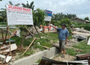 Berjualan Minyak Eceran, Ompusunggu Tetap Bertahan DiPuing Puing Rumahnya Yang Dirobohkan Bupati