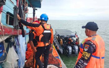 TNI AL dan Basarnas Lacak 2 Nelayan Hilang di Perairan Tanjung Api