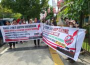 Minta Bebaskan Ayah dan Anak Ditahan Hanya Karena Bakar Ban, Puluhan Massa Demo Polrestabes Medan