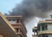 4 Mobil Damkar Diterjunkan,Asrama Bidan Kampus Medistra Terbakar