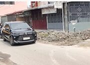 Bahayakan Pengendara,Tumpukan Tanah Bekas Galian Proyek Drainase Dinas PUTR Asahan Meresahkan