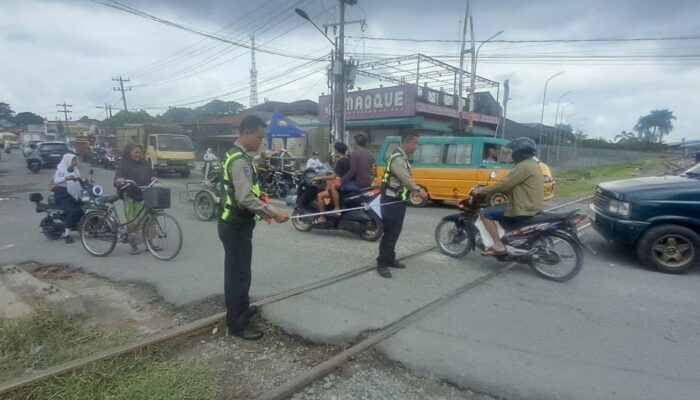 Becak Motornya Remuk, Sukoyo Tewas Ditabrak Kereta Api