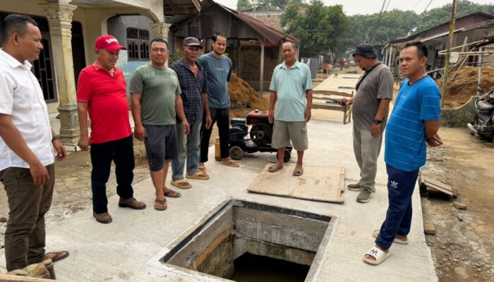 Jalan Gang Langgar Desa Dalu XA Diperbaiki. Warga “ Terima Kasih Kami Tidak Kebanjiran Lagi”