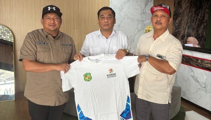Jelang Forprovsu 2026, Dispora Serahkan Bantuan 200 Jersey ke Kontingen KORMI Medan