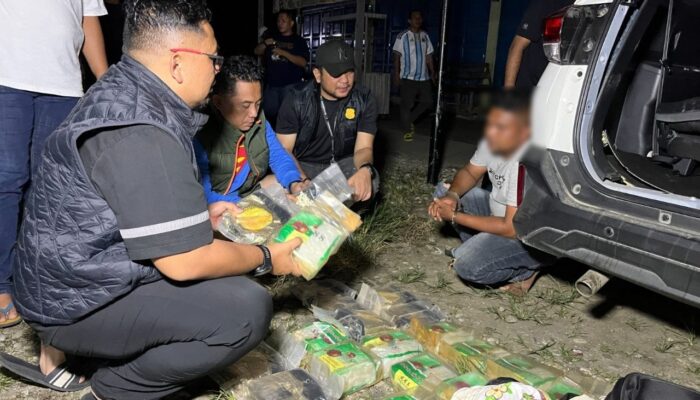 Kejar – Kejaran Hingga Petugas Tabrak Mobil Pelaku, Satres Narkoba Polrestabes Medan Gagalkan Pengiriman 24 Kilogram Sabu ke Palembang