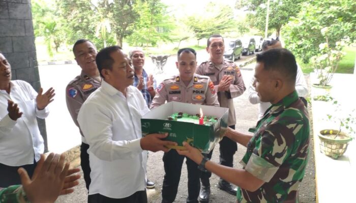 Perkuat Sinergitas TNI-Polri, Polresta Deli Serdang Beri Surprise HUT Ke-81 TNI