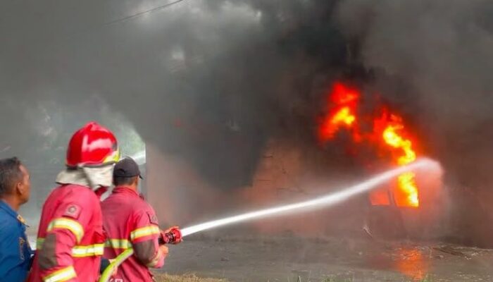 Rumah dan Gudang BBM di Galang Ludes Terbakar