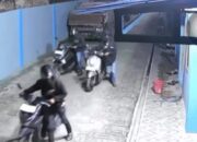 Terekam CCTV ,Enam Kawanan Maling Gasak Tiga Sepeda Motor Di Kos Bakaran Batu