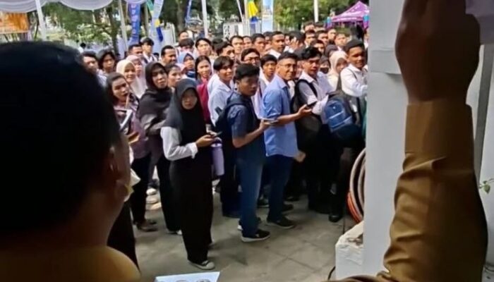 Video Bupati Deliserdang Diduga Dinarasikan Bercanda Soal Gaji Rp10 Juta ke Pencari Kerja Viral, Tembus 1,4 Juta Penonton