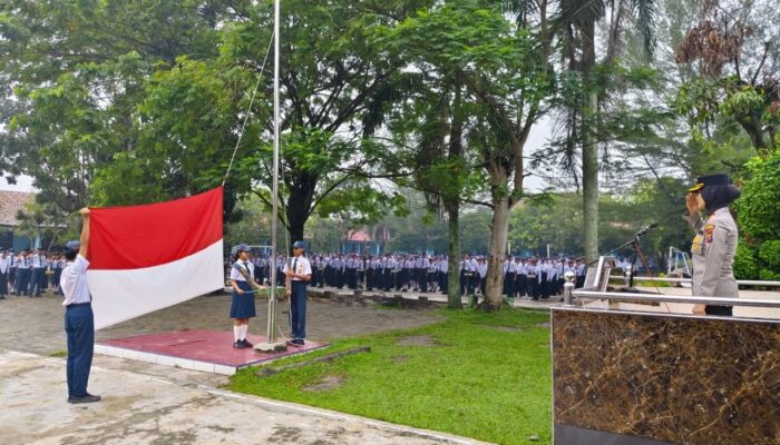 Wakapolresta Deli Serdang Jadi Irup Upacara di SMPN 1 Lubuk Pakam, Sampaikan Pesan Anti Bullying dan Tertib Berlalu Lintas