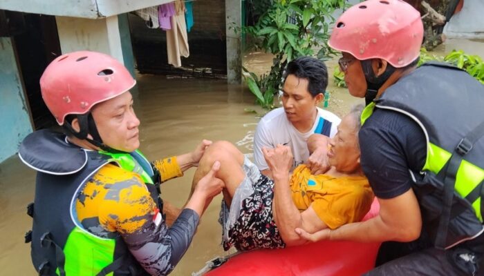 Wali Kota Medan Gerak Cepat Tangani Banjir, Petugas BPBD Siaga Sejak Malam dan Damkar Dikerahkan Bersihkan Sisa Lumpur
